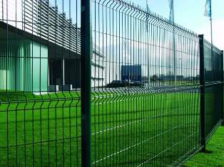  Забор из сварной сетки на участке в Щёлкино